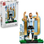 LEGO Editions Lionel Messi – Futbol Efsanesi 43015-12 Yaş ve Üzeri Çocuklar için Figür ve Baskılı İsim Levhası İçeren Yaratıcı Oyuncak Yapım Seti, Doğum Günü Hediyesi Fikri (958 Parça)
